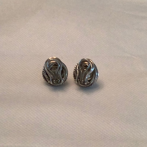 DAVID YURMAN Crossover Pearl and Diamond Earrings - Picture 5 of 9